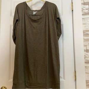 Motherhood Maternity 1x tee green